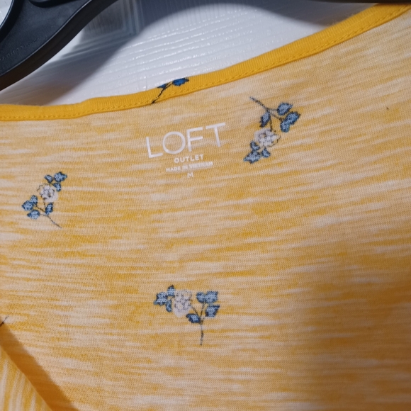 LOFT Outlet Yellow Floral Short Sleeve Shirt Wmns Sz M - Picture 2 of 3